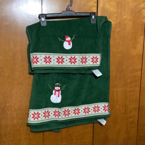 ST. NICHOLAS SQUARE- One Snowman/Poinsettia Hand towel & One Towel ☃️ - Picture 1 of 7